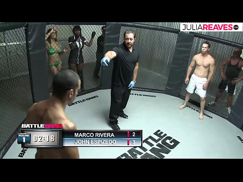 ❤️ Ultimate Fighter fucks a nọmba girl ozugbo a ọgụ na mgbanaka na anyi ☑